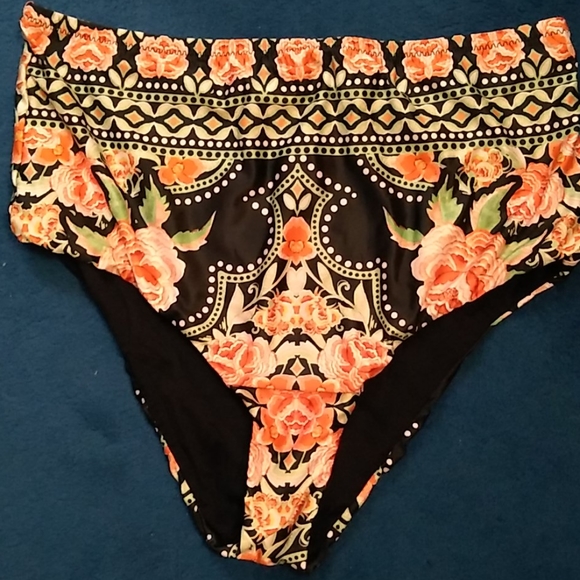 Swim suit bottom - Picture 2 of 11